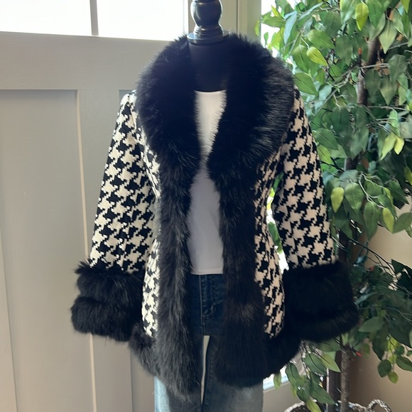 STUNNING Houndstooth Faux Fur collar & cuffs Belted Coat! It’s simply BEAUTIFUL! - Picture 2 of 16